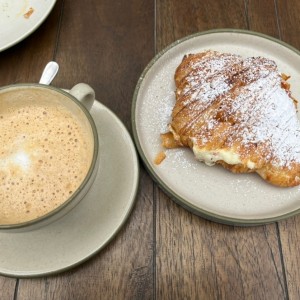 Croissant de ricotta y guayaba