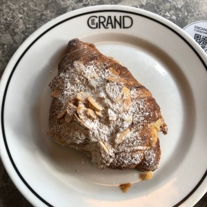 Croissant de almendras
