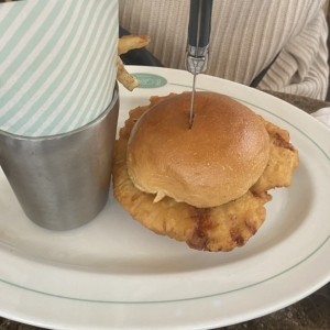 Hamburguesa con papas fritas