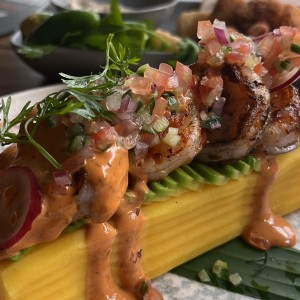 Causa de langostinos