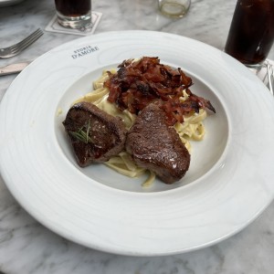 Fettuccini Al Parmiggiano Reggiano con Lomo y Tocineta