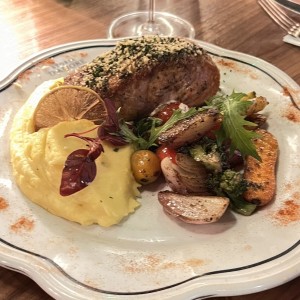 Salmon a la plancha con pure de papa y verduras