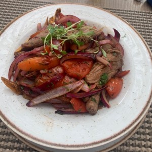 Lomo saltado