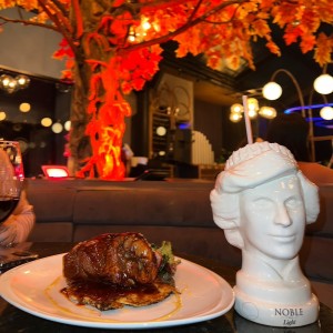 Cocktail y plato fuerte