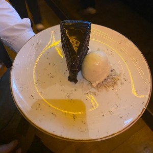 Torta de chocolate con helado
