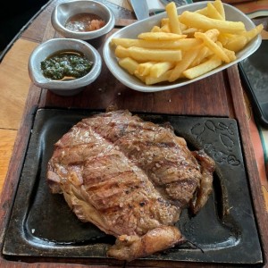 Churrasco con papas fritas