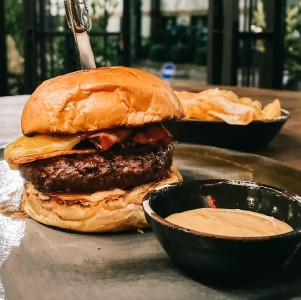 Hamburguesa de la casa 