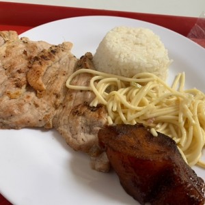 Cerdo con arroz y platano