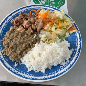 Cerdo y acompañantes 