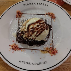 Brownie con helado 