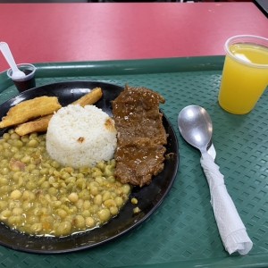 Carne con lentejas y arroz. 