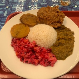 Pollo y acompañantes 