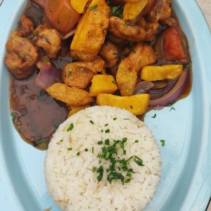 Pollo saltado