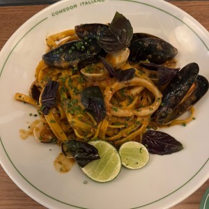 Linguini con almejas