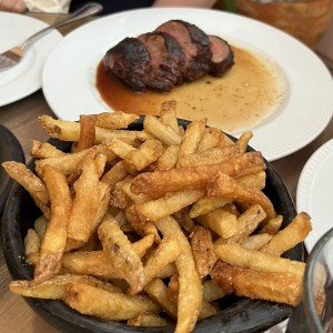 Lomo n salsa de vino y papas 