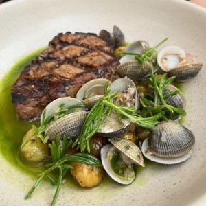 Pesca a la brasa y almejas