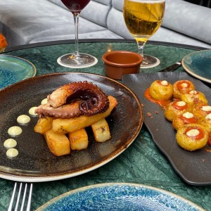 Pulpo y Patatas bravas