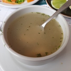 Consomé de pescado.