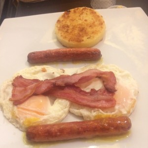 huevos al gusto con salchichas en salsa se miel mostaza