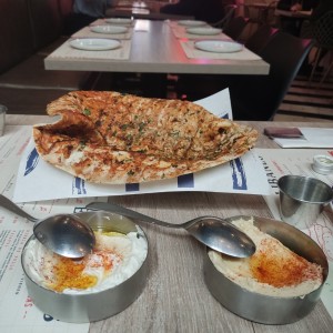 Pan, humus y babaganoush