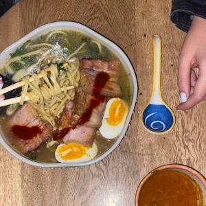 Ramen de cerdo