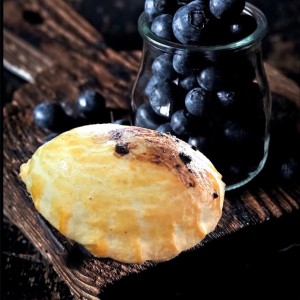 Empanadas dulces de arándanos con queso ricotta y ralladura de limón 