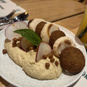 Hummus y falafel