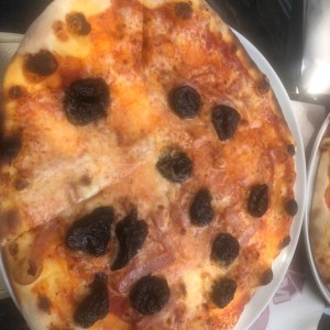 Pizza ciruela con tocineta