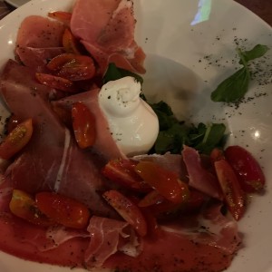 Burrata y serrano
