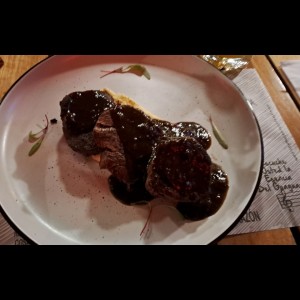 Medallones de res con puré 