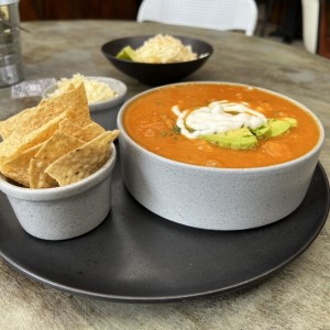 Sopa mexicana con pollo