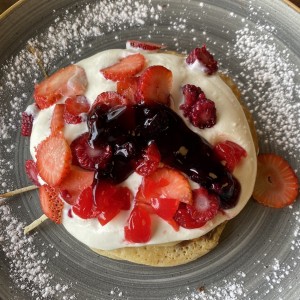 Panquecas de frutos rojos con yogurgriego