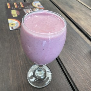 Jugo de mora en leche
