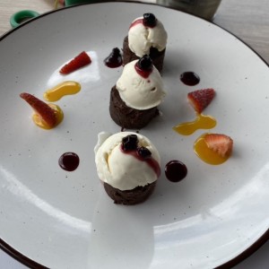 Brownie con helado 