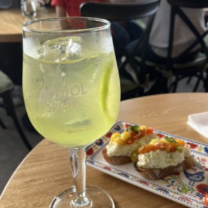 Limoncello spritz