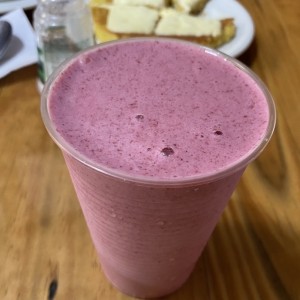 Jugo de mora en leche 