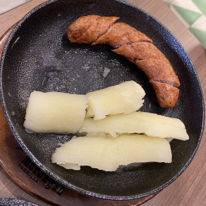 Chorizo y yuca al vapor