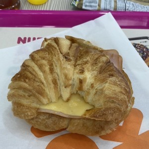 Croissant de jamon y queso 