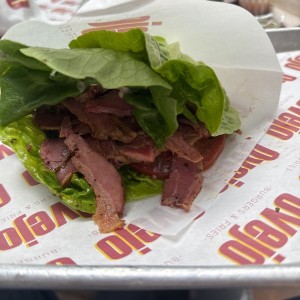 Pastrami en lechuga