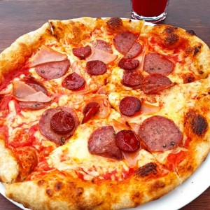 Pizza con chorizo picante