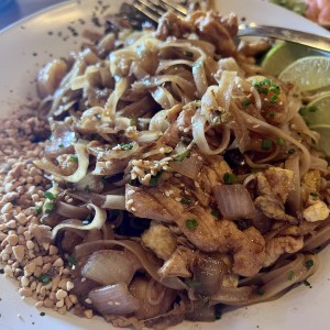 Pad thai pollo y camaron 