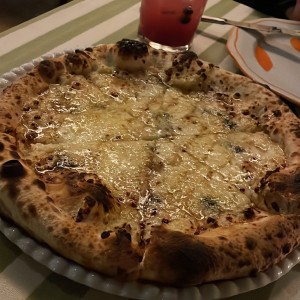 Pizza cuatro quesos