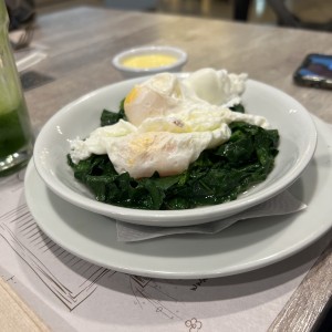 Espinaca con huevos