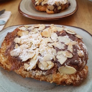 Pan de chocolate con almendras