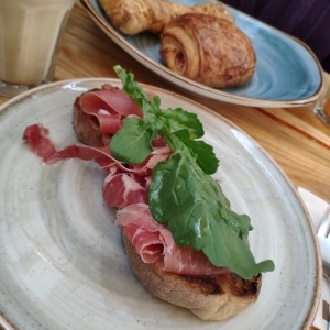 Tostada de Prosciutto