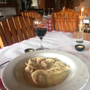 Tortelloni de auyama en salsa de 4 quesos