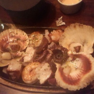 Parrillada de mariscos al ajillo 