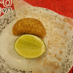 Empanada bogotana