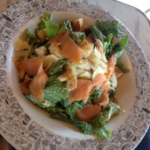 Ensalada cesar con salmon