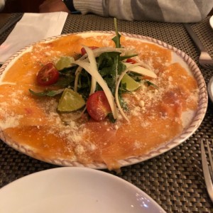 Entrada: Carpaccio de Salmon